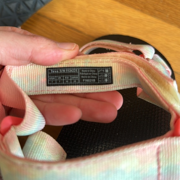 Teva Women's Original Universal Tie-Dye Casual Sandals (Sorbet Lemon) Size 9 - Picture 5 of 6